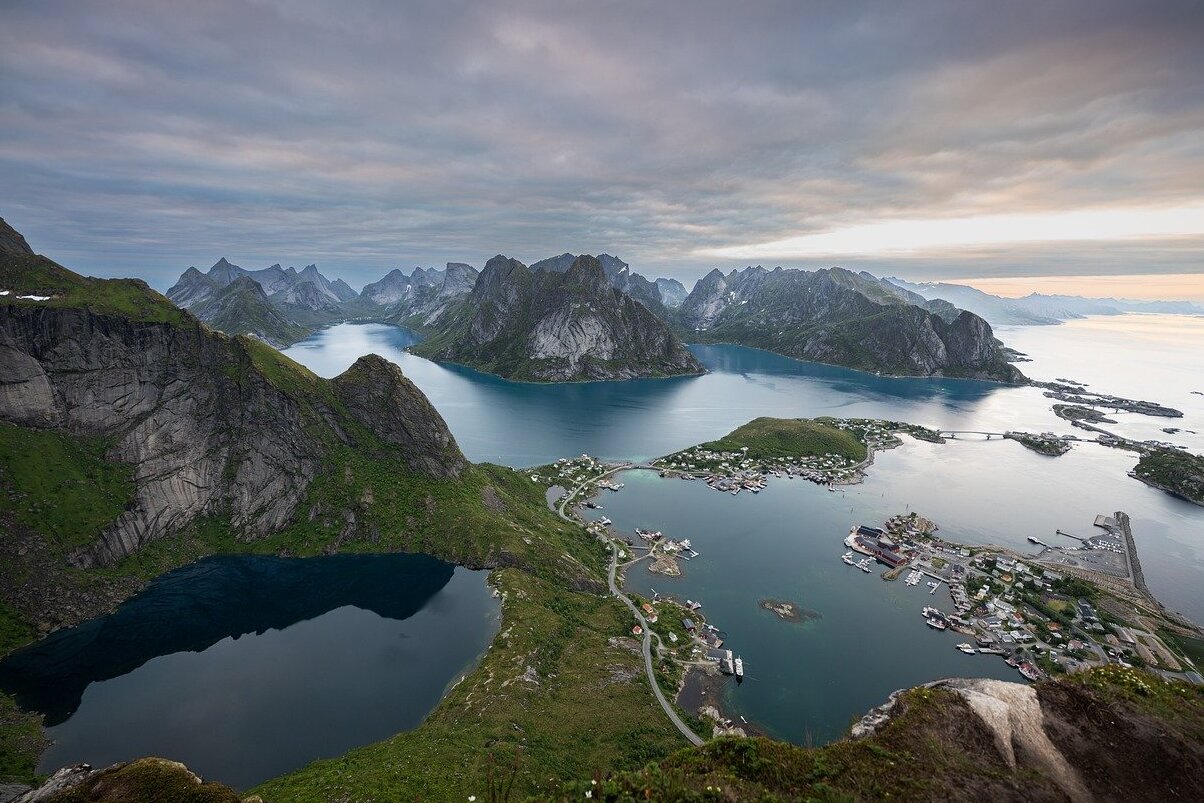 Lofoten Norveç'te gece yarısı güneşi .....Moskenes! - Moskenes | Secret World Trip Planner