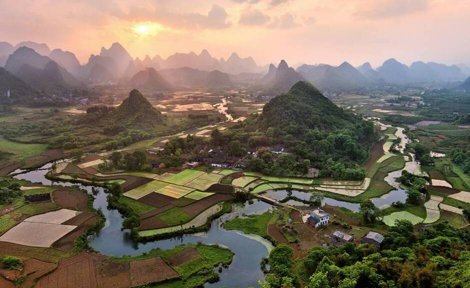 כפר הציורי של סין.  - Guilin | Secret World Trip Planner