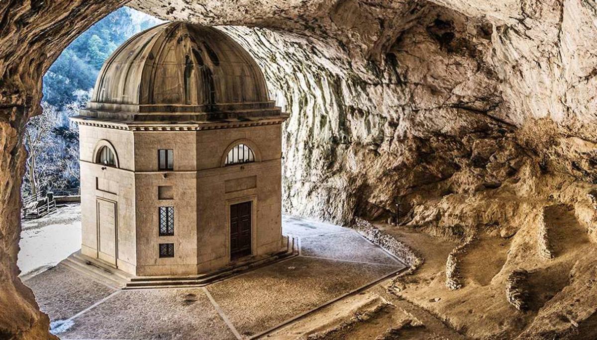 Temple of Valadier, en juvel i berget