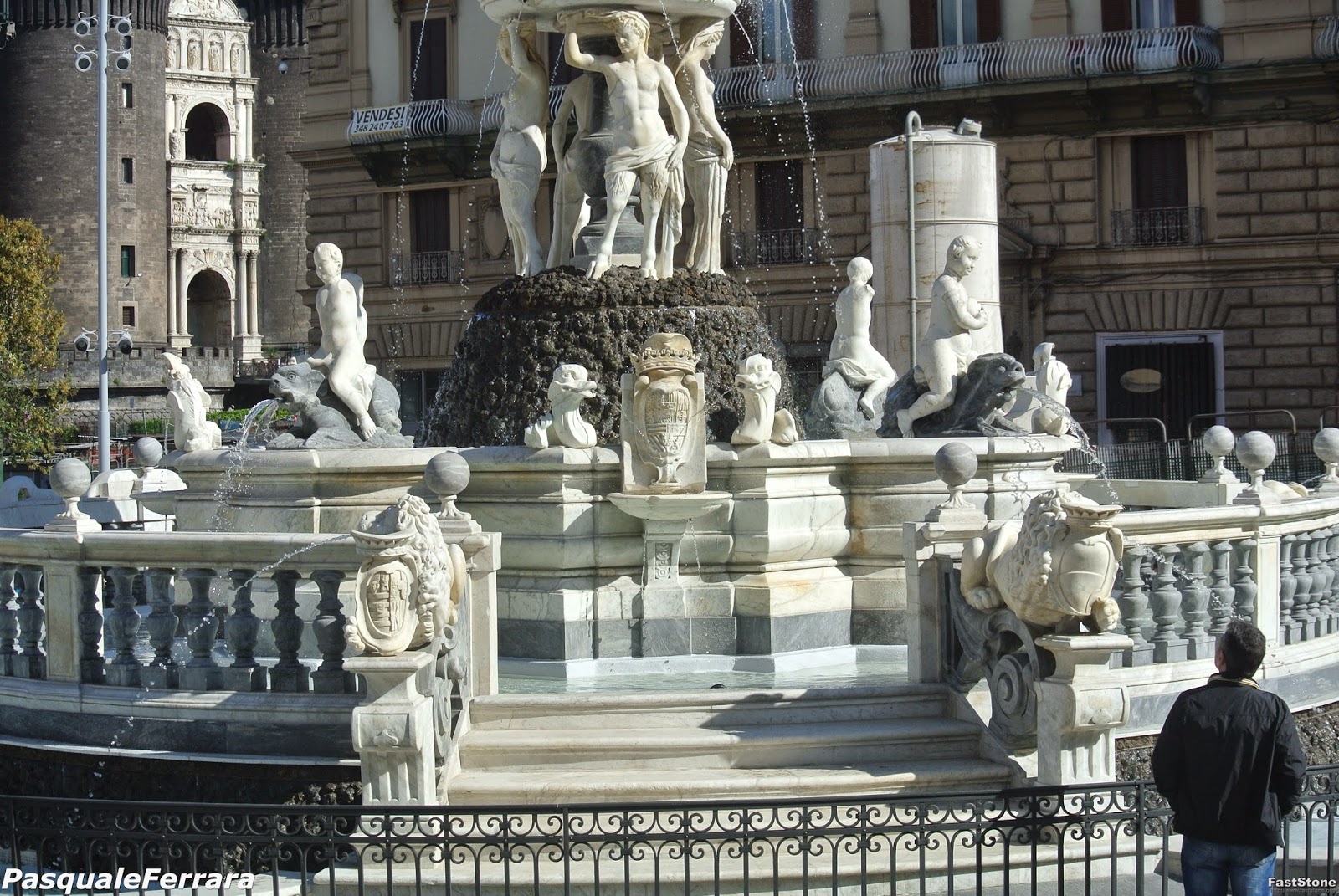 Fontanna Neptuna - Napoli | Secret World Trip Planner