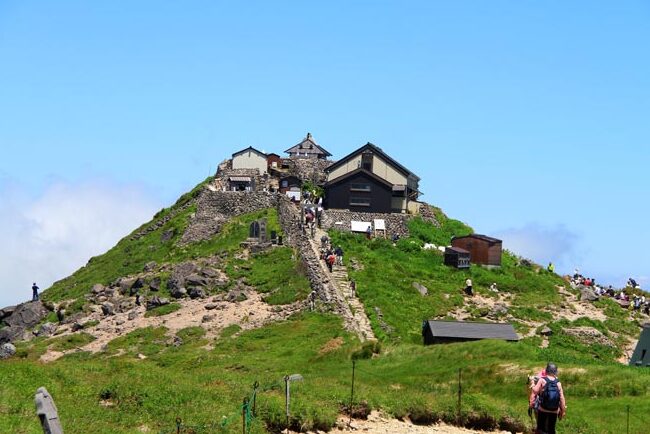 ガス山:出羽三山の3山の中で最も高い山である。