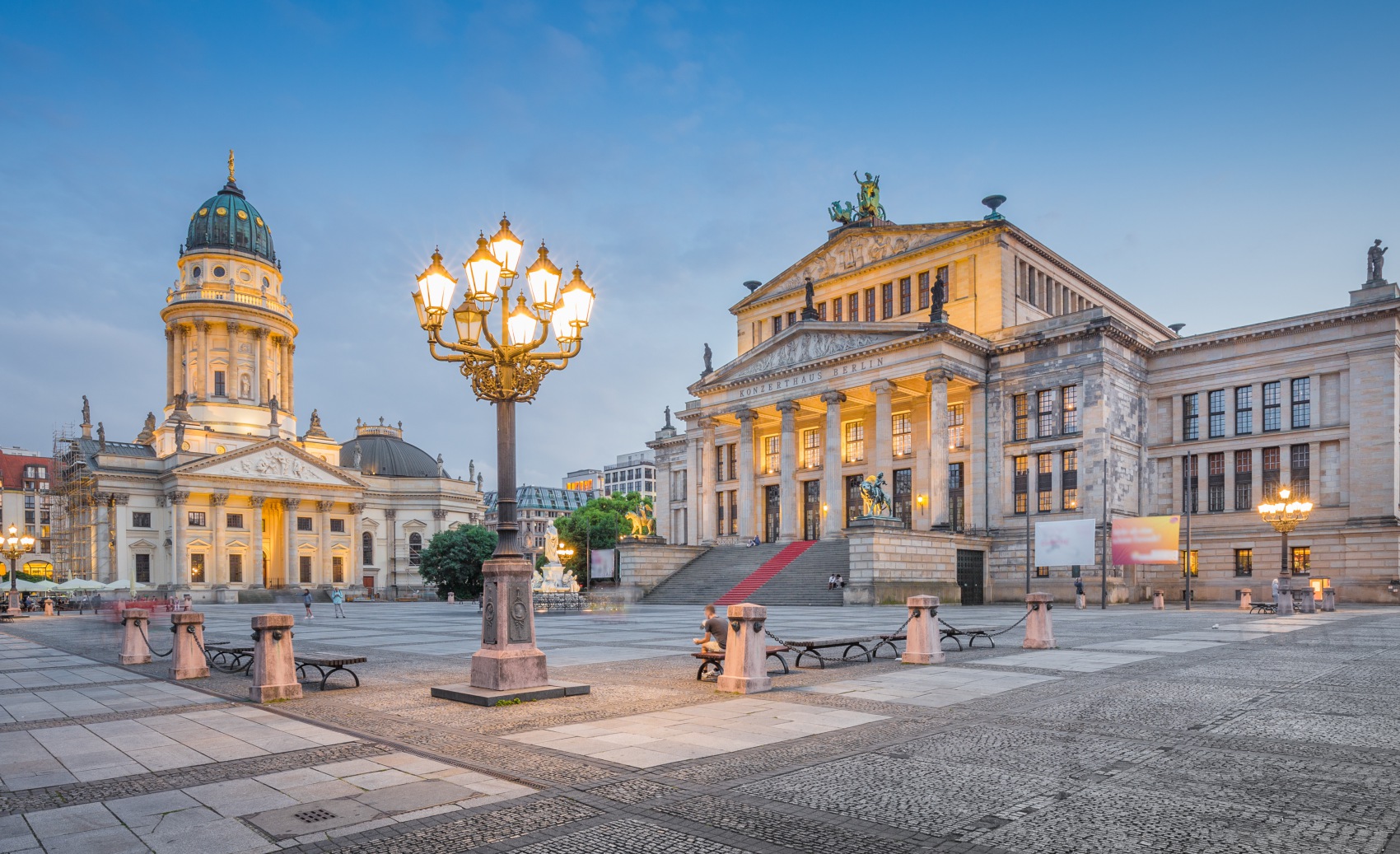Το Gendarmenmarkt είναι ίσως η πιο μεγαλοπ... - Secret World
