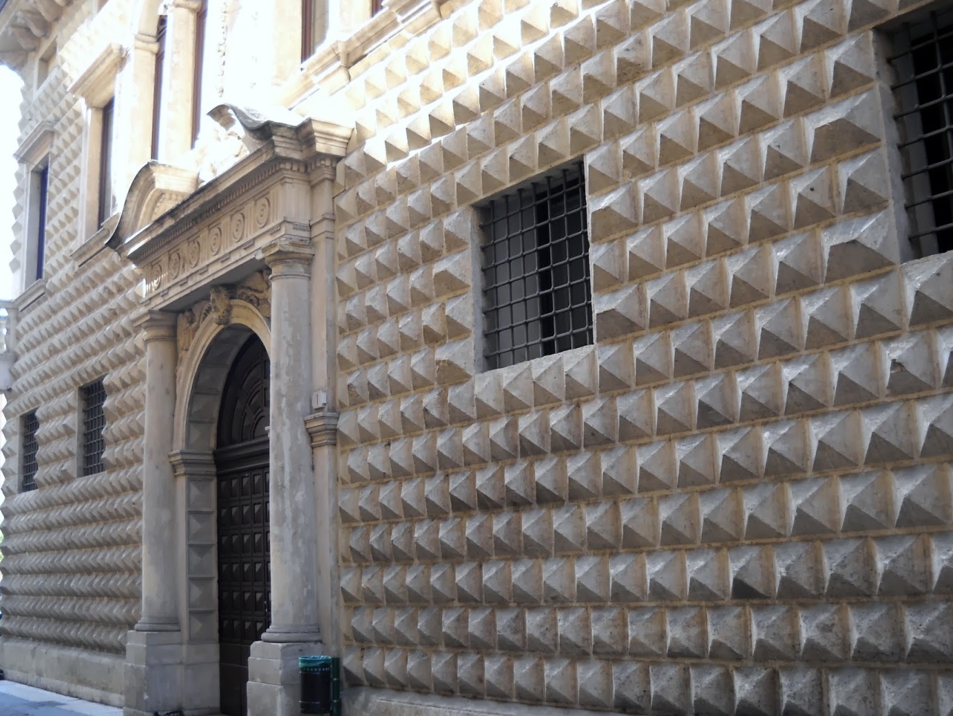 Palacio de los Diamantes en Ferrara - Ferrara | Secret World Trip Planner