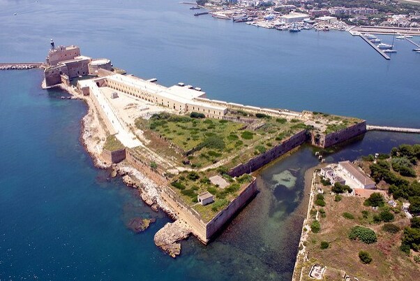 Бриндизи / Арагонски замък или Алфонсино - Brindisi | Secret World Trip Planner