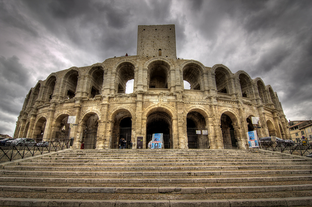 An Arles Amphitheatre (fraincis: Arènes ...