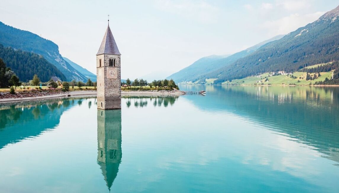 Potopená Zvonica, Ktorá Sa Nachádza V Jazere Resia - Resia | Secret World Trip Planner