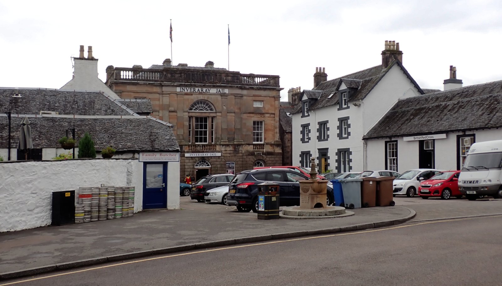 Inveraray zatvor, put u Škotsku - Church Square | Secret World Trip Planner