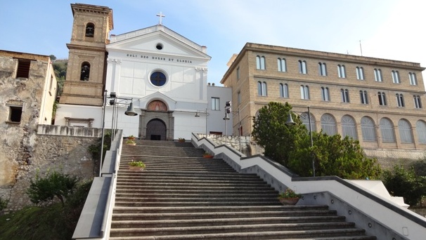 산타 마리아 파크리트 성소(승리의 여왕) - Liveri | Secret World Trip Planner