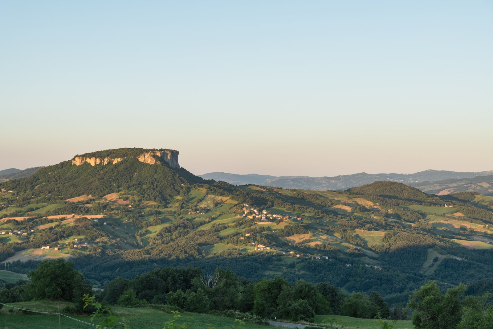 Watu saka Bismantova - Castelnovo ne' Monti | Secret World Trip Planner