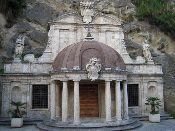معبد پناهگاه Sant'emidio آل Grotte - Ascoli Piceno | Secret World Trip Planner
