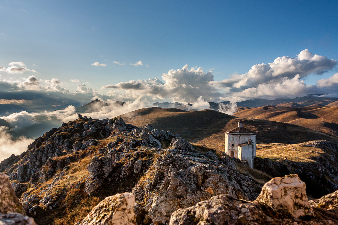 Calascio: η Εκκλησία της Santa Maria della Pietà - Calascio | Secret World Trip Planner