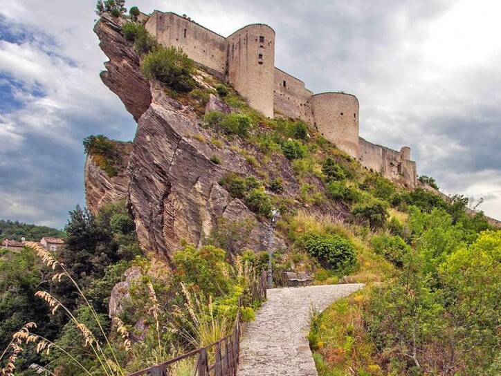 Il Castello di Roccascalegna - Roccascalegna | Secret World Trip Planner