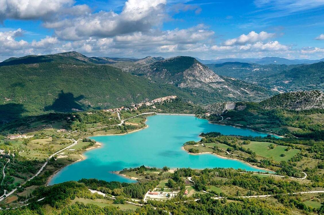 Castel San Vincenzo er lítið þorp í Nótt - Castel San Vincenzo | Secret World Trip Planner