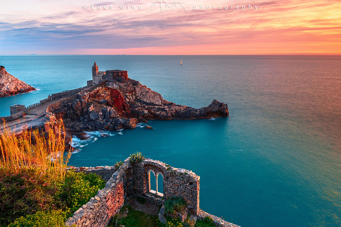 Sankt Peterskyrkan i Portovenere - Portovenere | Secret World Trip Planner