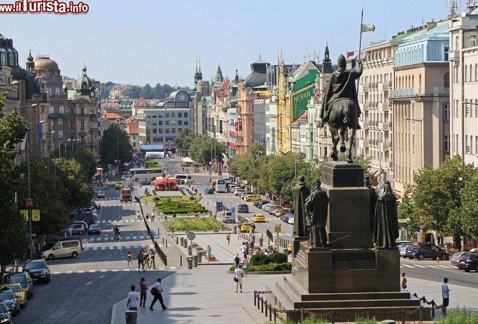 布拉格瓦茨拉夫广场 - 110 00 Praga 1 | Secret World Trip Planner