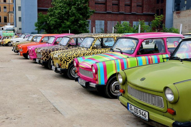 Tur Trabi Berkendara Sendiri di Berlin - Berlin | Secret World Trip Planner