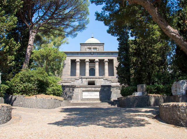 Schillizzi Mausoleoa - Napoli | Secret World Trip Planner