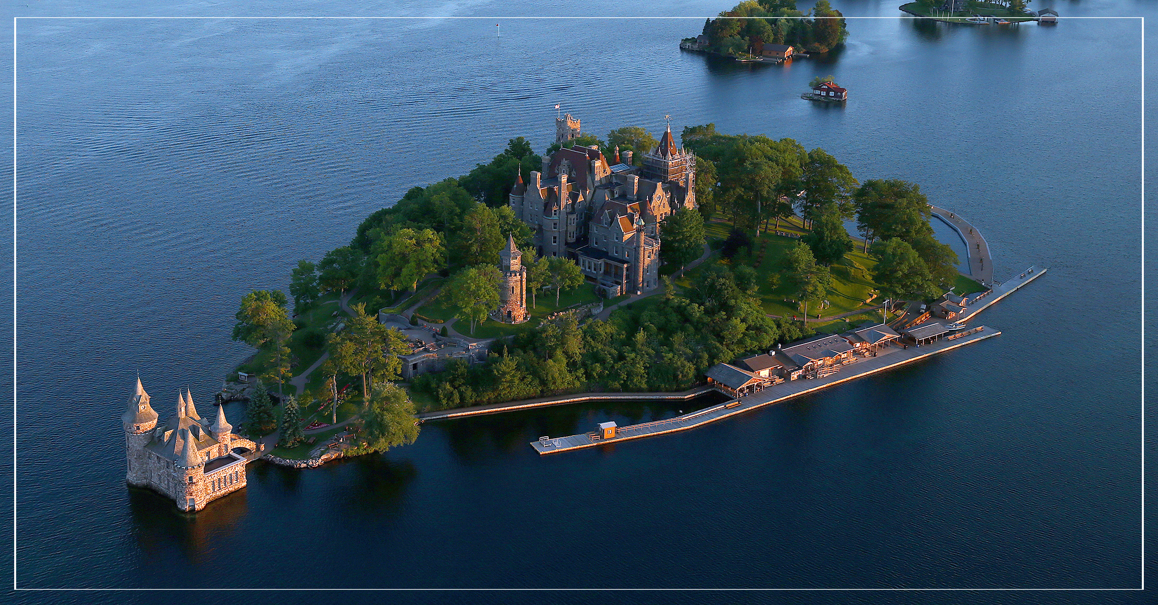Четырех тысячах островов. Замок Больдта Харт Айленд. Замок Болдта (Boldt Castle) // тысяча островов (Онтарио). Канада замок Болдт. Остров Святого Лаврентия.