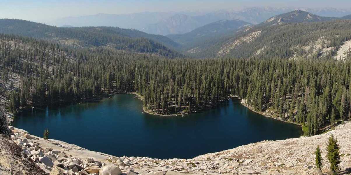 Ang higanteng kagubatan at ang higanteng redwoods - Three Rivers | Secret World Trip Planner