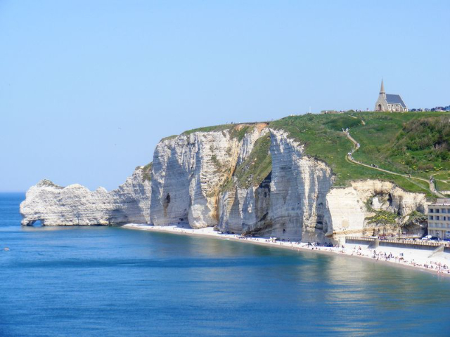 আপস্ট্রিম ক্লিফ - Étretat | Secret World Trip Planner
