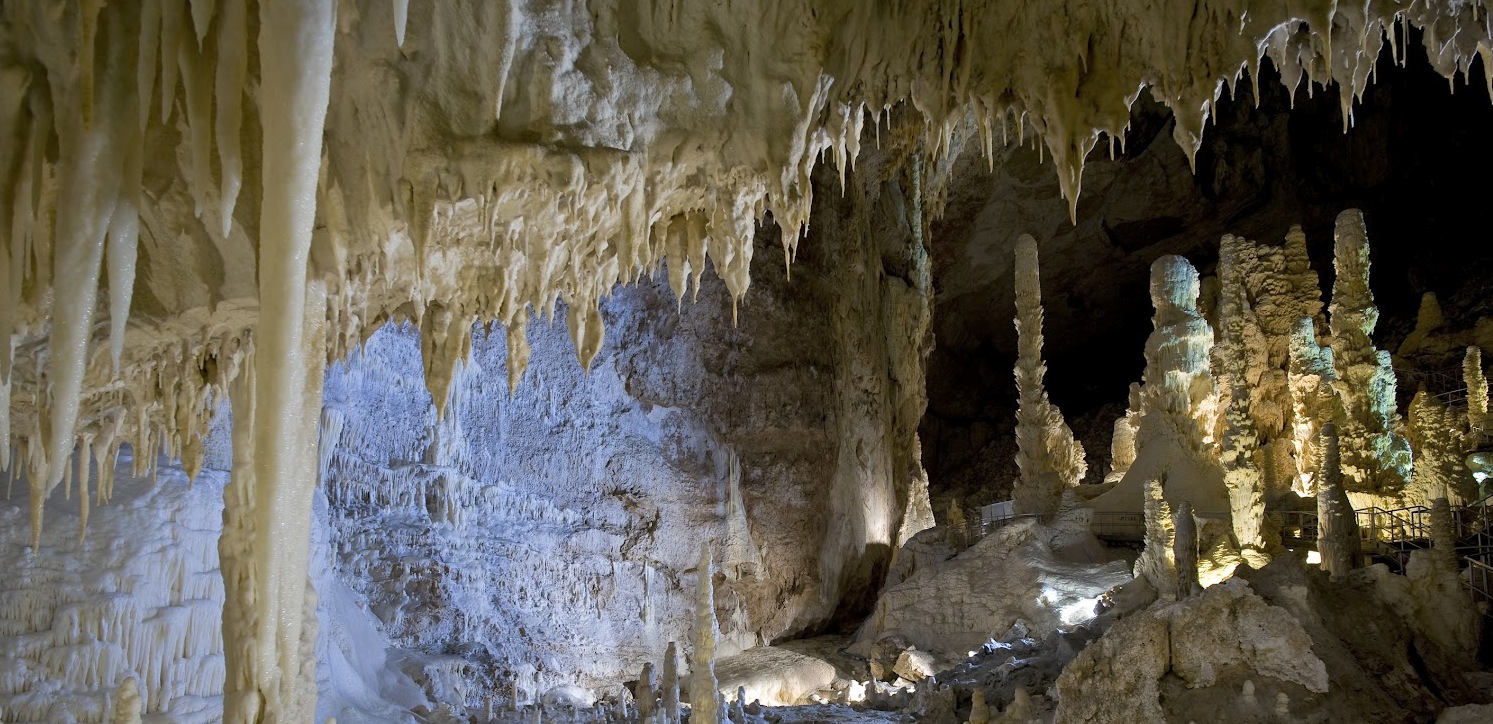 Coves de Bossea - Bossea | Secret World Trip Planner