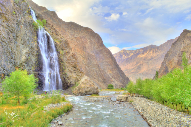 Chute d'eau de Manthokha - Akhonpa Waterfall | Secret World Trip Planner