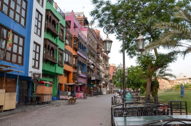 Lahore Food Street, nichée entre Fort Road et Roshnai Gate à l'intérieur de l'enceinte fortifiée de Lahore, est un lie - Lahore | Secret World Trip Planner