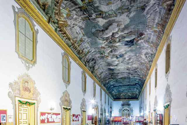 Où se trouve la plus grande peinture sur toile du monde ? - Maddaloni | Secret World Trip Planner