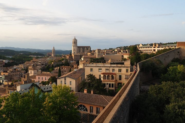 赫罗纳城墙--在城市上空漫步数百年 - Girona | Secret World Trip Planner