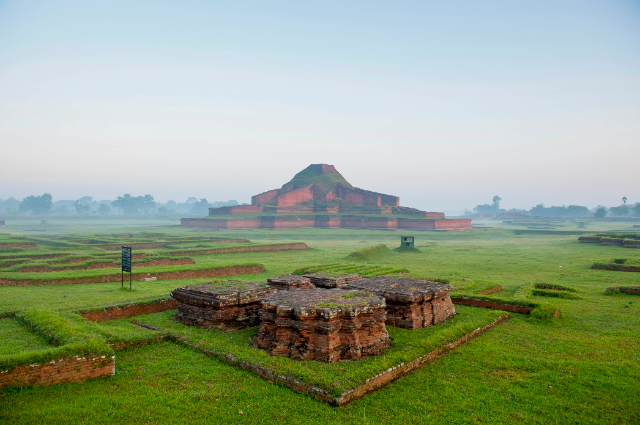 Ruines du Vihara bouddhiste de Paharpur - Paharpoor Museum Building | Secret World Trip Planner