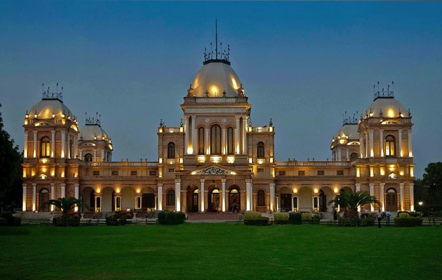 Le majestueux Noor Mahal - Bahawalpur | Secret World Trip Planner