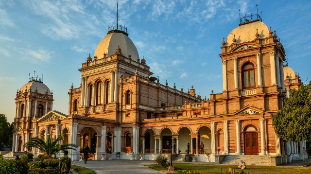 Le majestueux Noor Mahal - Bahawalpur | Secret World Trip Planner