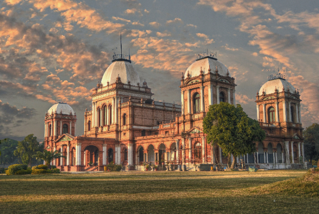 El majestuoso Noor Mahal - Bahawalpur | Secret World Trip Planner