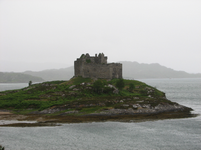 Castelo di Thioram - Loch Moidart | Secret World Trip Planner