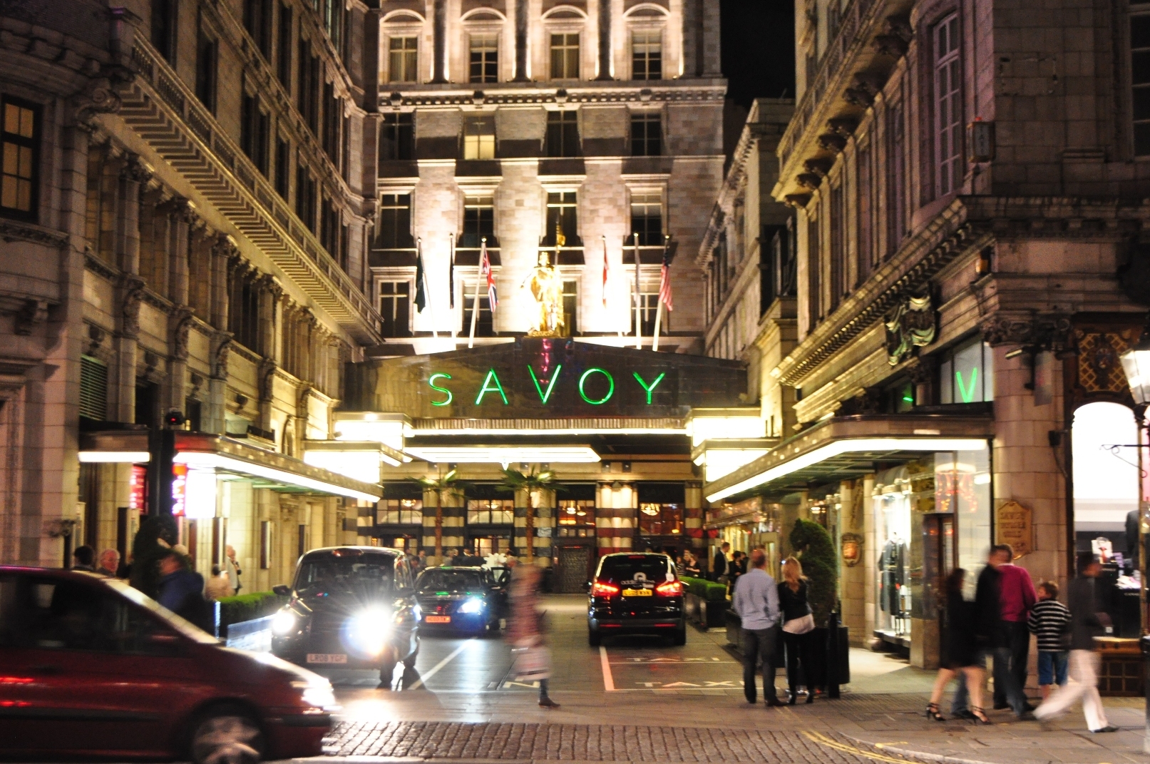 Die Savoy's-Einfahrt in London - Londra | Secret World Trip Planner