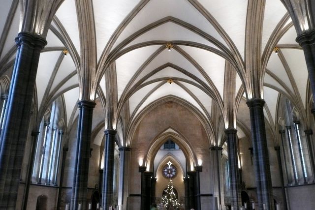 כנסיית המקדש והעולם הסודי של הגביע הקדוש - Londra | Secret World Trip Planner