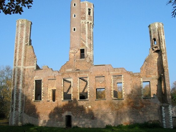 埃尔斯特城堡遗址在Duffel - Duffel | Secret World Trip Planner