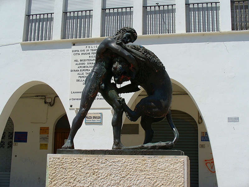 Herkules eta lehoiaren estatua