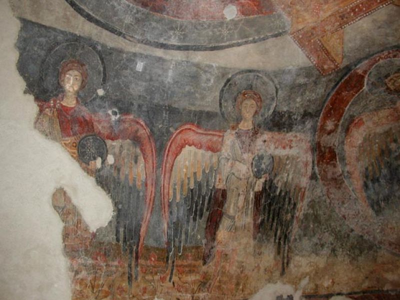 Criostail de Epiphanius - Castel San Vincenzo | Secret World Trip Planner