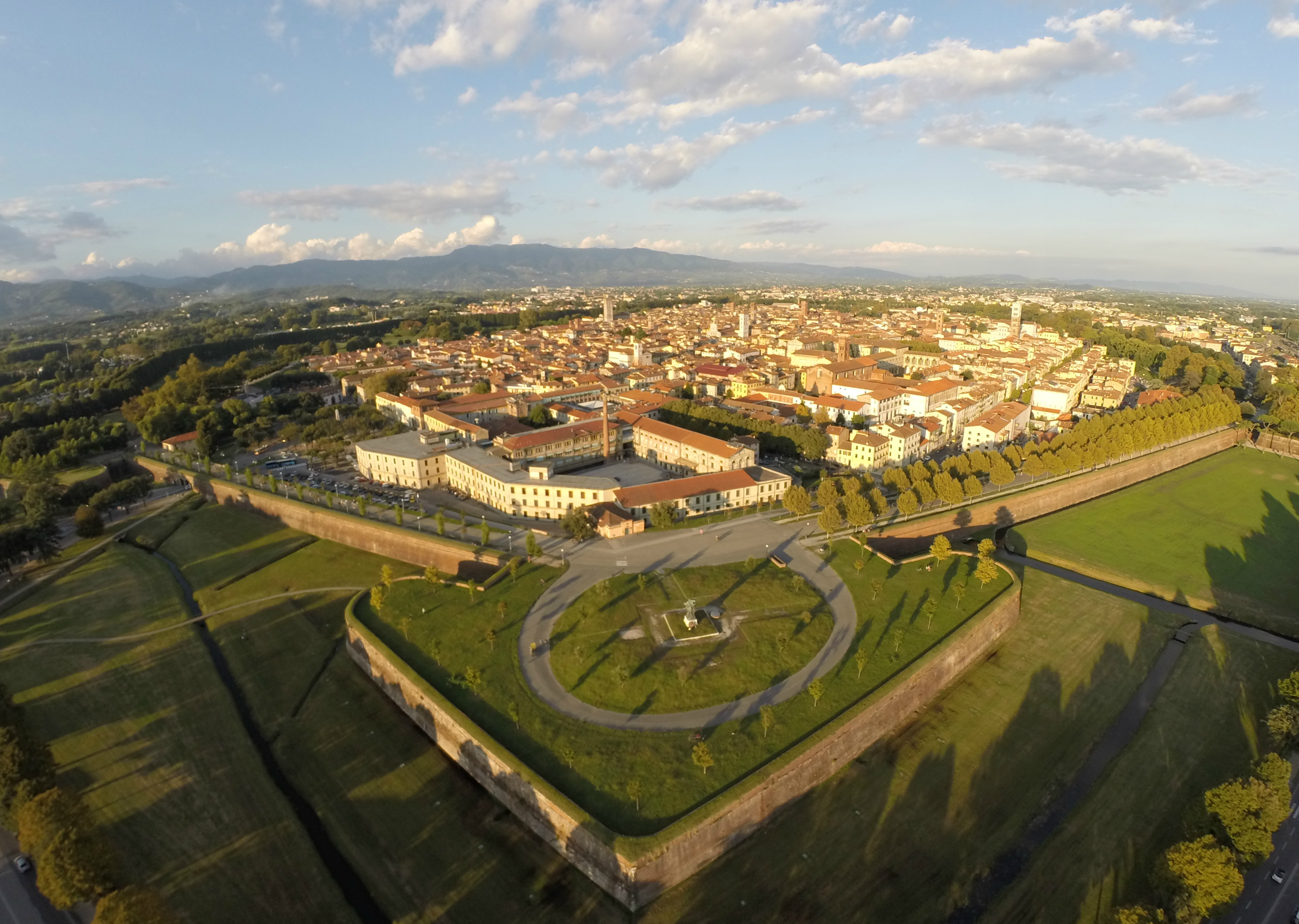 Lucca - dragulj med obzidjem - Lucca LU | Secret World Trip Planner