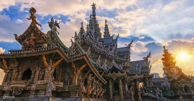સત્યનું અભયારણ્ય - Muang Pattaya | Secret World Trip Planner