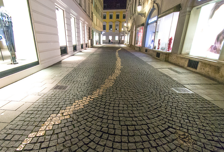 Viscardigasse و سنگ فرش طلایی - München | Secret World Trip Planner