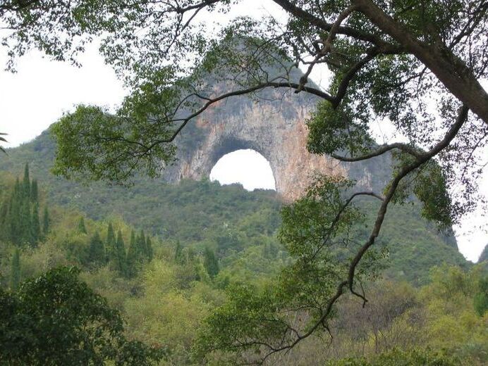 Yangshuo lan Rembulan Gunung Arch Alam - Guilin Shi | Secret World Trip Planner