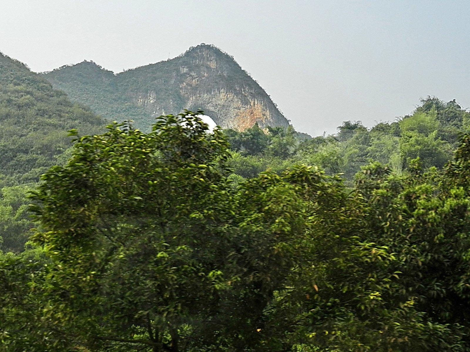 Yangshuo lan Rembulan Gunung Arch Alam - Guilin Shi | Secret World Trip Planner