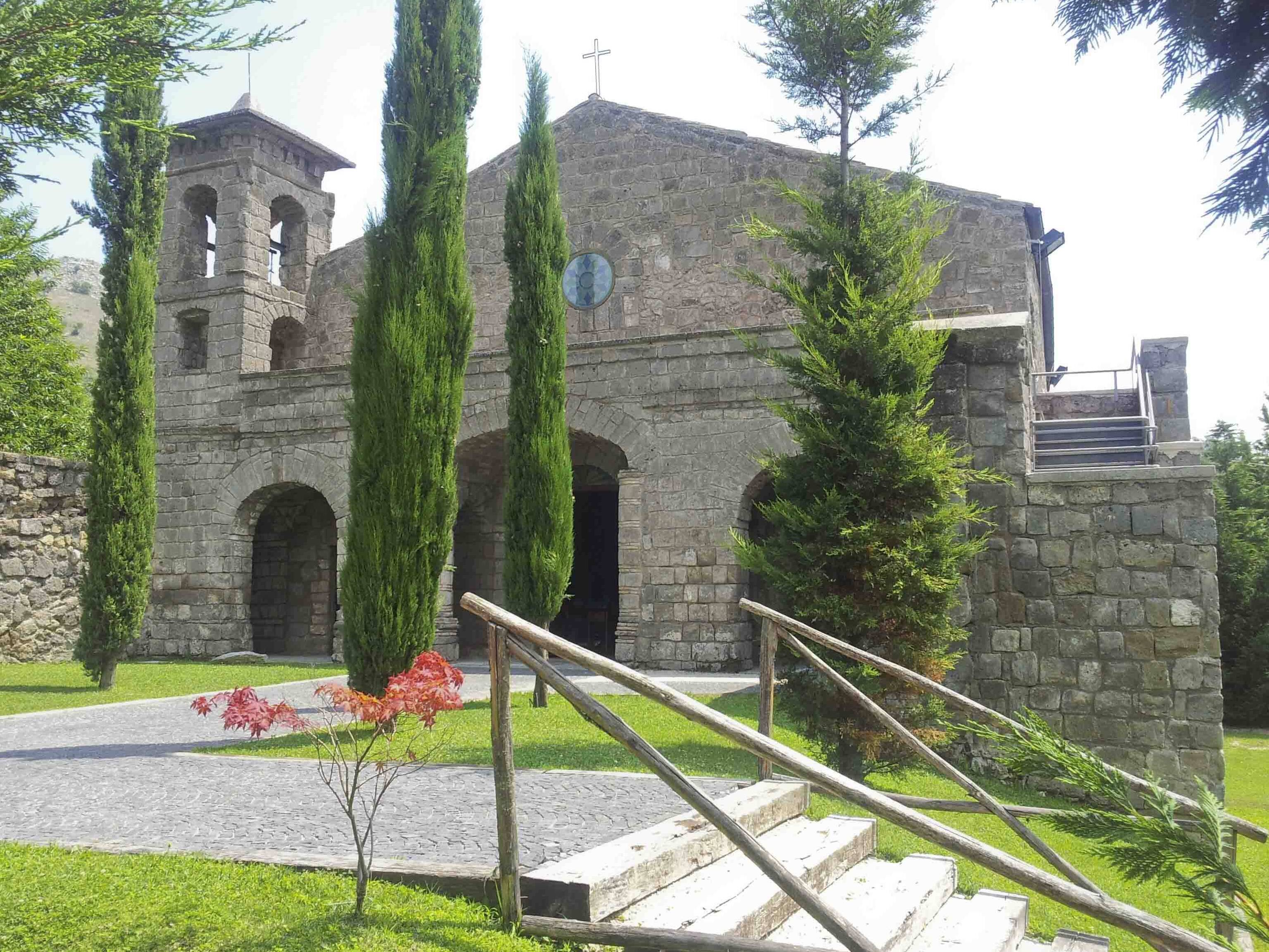 Casertavecchia: സ്മാരക സമുച്ചയം സാൻ Vitaliano - Casola | Secret World Trip Planner