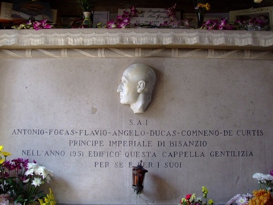 Totò Kapela  - Napoli | Secret World Trip Planner