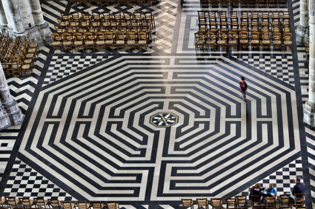 Labyrinth Katedral Amiens - Amiens | Secret World Trip Planner