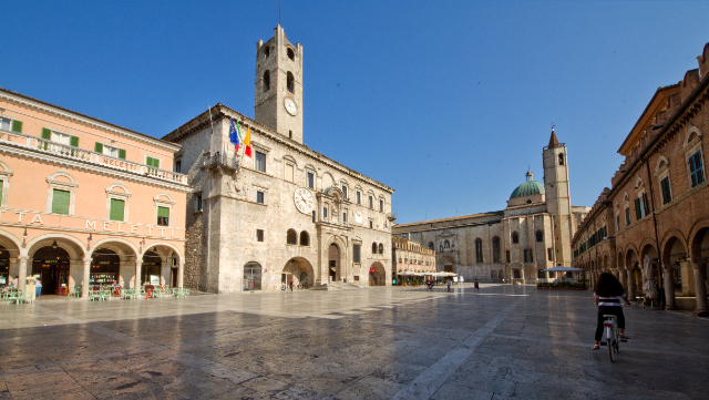 Piazza del Popolo - Ascoli Piceno | Secret World Trip Planner