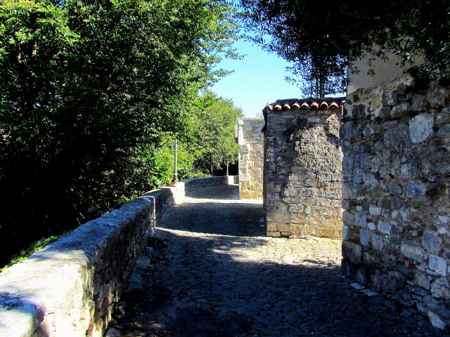 Via delle Stelle e il Ponte Romano - Ascoli Piceno | Secret World Trip Planner