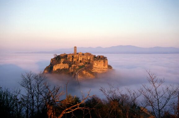 Civita di Bagnoregio Үхэж буй хот - Civita | Secret World Trip Planner